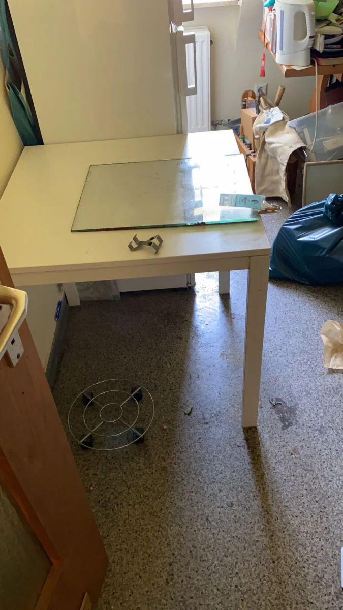 Teilweise geräumtes Zimmer bei einer Nachlassauflösung in Karlsruhe