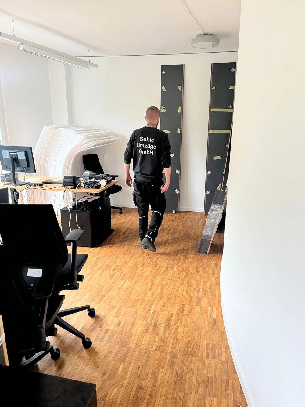 Mitarbeiter von Sehic Umzüge bei einem Kundentermin in Karlsruhe