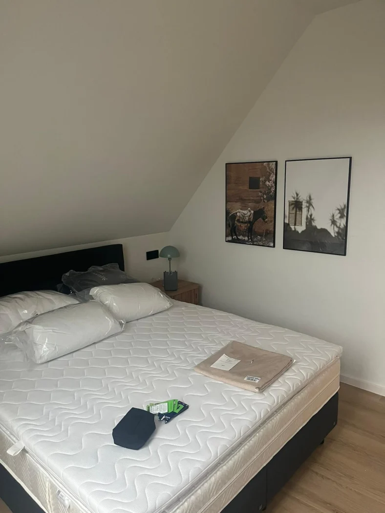 Eingerichtetes Schlafzimmer nach dem Umzug von Karlsruhe nach München